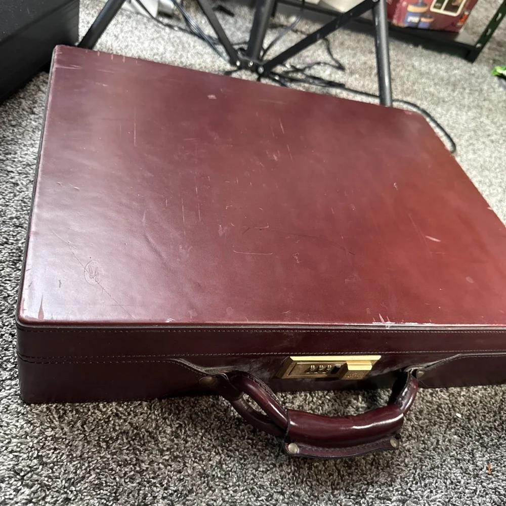 Hartmann Vintage Mens Attaché Briefcase Mahogany Bellting Leather